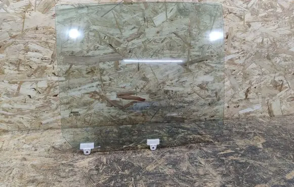 Nissan Tiida C11 Rear door window glass 80320EL00B
