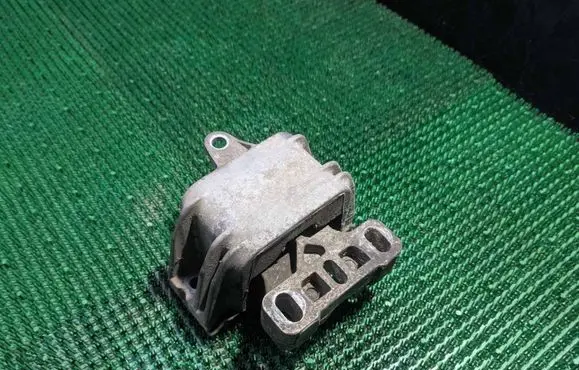 Volkswagen New Beetle Engine mount bracket 1J0199555