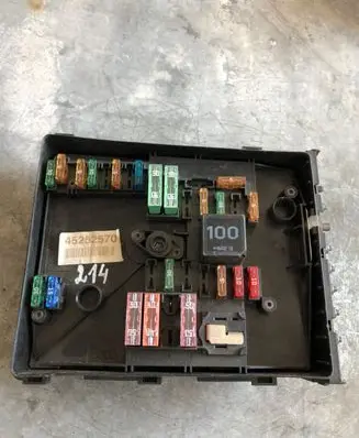 Volkswagen Golf V Fuse box set 452525700
