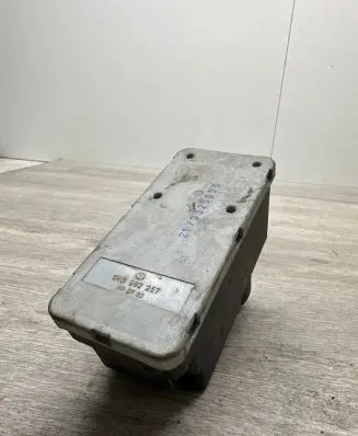 Volkswagen Golf III Central locking vacuum pump 1H0962257