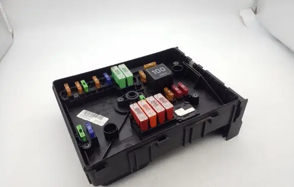 Skoda Octavia Mk2 (1Z) Fuse module 1K0937125A