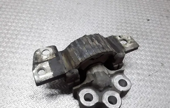 Engine mount bracket