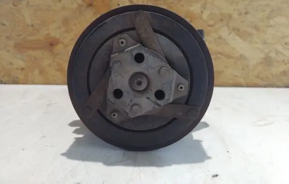 Renault Megane II Air conditioning (A/C) compressor (pump)