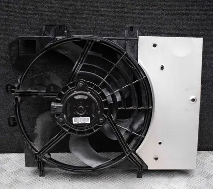 Radiator cooling fan shroud