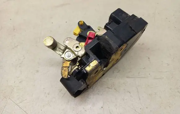 Jeep Grand Cherokee (WK) Front door lock 