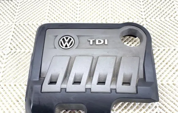 Volkswagen PASSAT B7 Engine cover (trim) 
