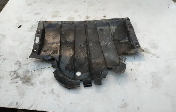 Renault Trafic III (X82) Engine splash shield/under tray 758901007R