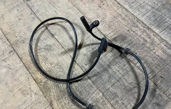 Mercedes-Benz C W204 ABS rear brake sensor a2045400317 2045400317
