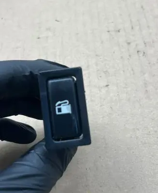 Toyota Auris 150 Fuel tank opening switch 156795