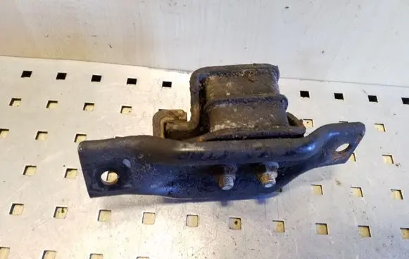Subaru Outback Engine mount bracket