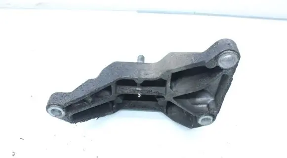 Ford Mondeo MK IV Engine mounting bracket