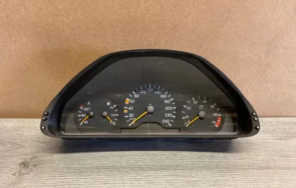 Mercedes-Benz E W210 Speedometer (instrument cluster) 2105404148 110008899008