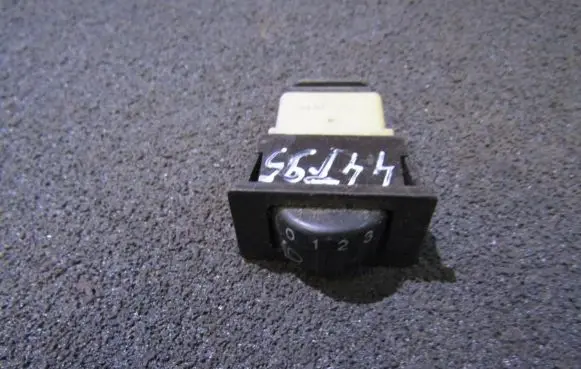 Toyota Camry Headlight level height control switch 2301e19