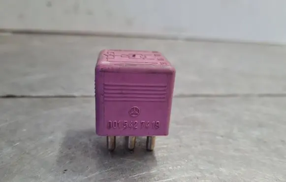 Mercedes-Benz S W140 Hazard warning light relay 0015427419
