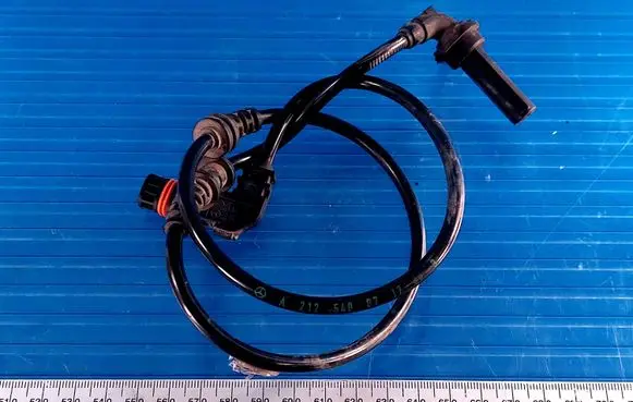 Mercedes-Benz E W212 ABS brake wheel speed sensor A2125400217