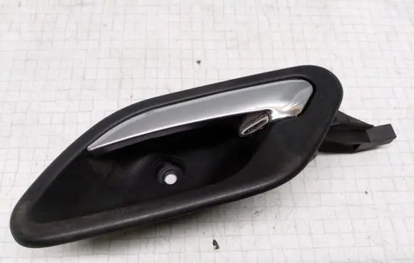 BMW 5 E39 Rear door interior handle 8226049