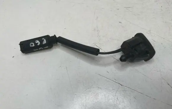 BMW 5 E60 E61 Windshield washer spray nozzle 7132960