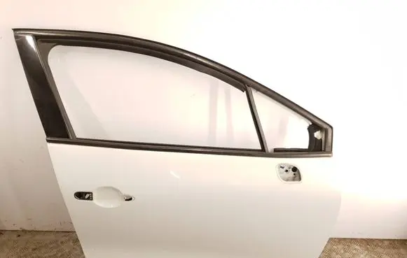 Renault Clio IV Front door DV369