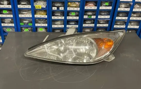 Toyota Camry Headlight/headlamp 10077487