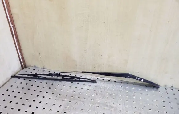 Honda CR-V Front wiper blade arm