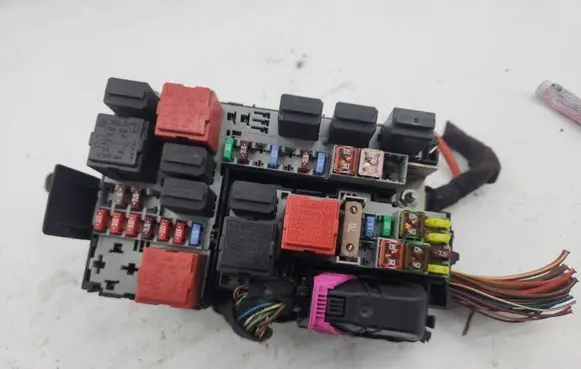 Opel Corsa D Fuse box set 13292736