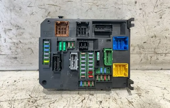 Peugeot 508 Fuse module A2C53383165