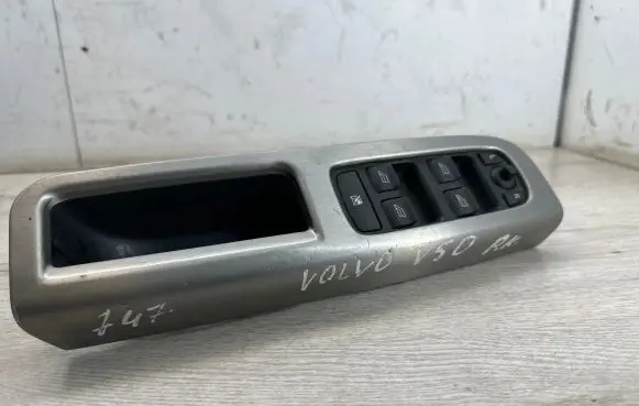 Volvo V50 Electric window control switch 8679666 30658445 30658446