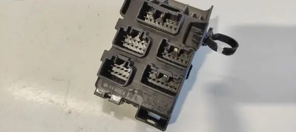 Toyota Avensis T250 Fuse module 048273405030
