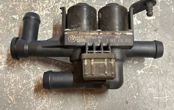 BMW 5 F10 F11 Coolant heater control valve 9119164 1147412