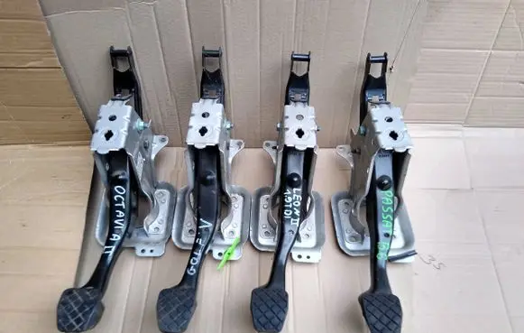 Volkswagen PASSAT B6 Brake pedal 1K1721057N