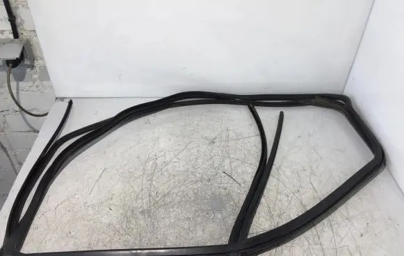 Ford Transit Custom Rubber seal front door window/glass 