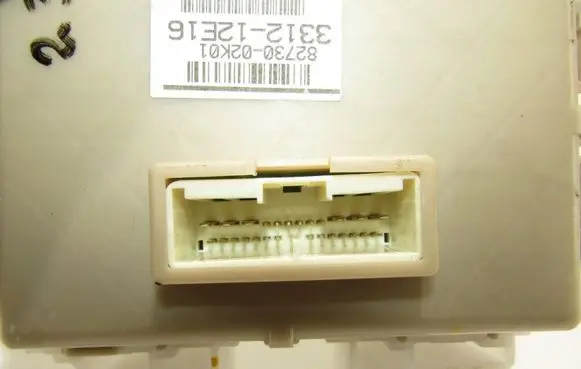 Toyota Auris 150 Fuse module 8273002K01