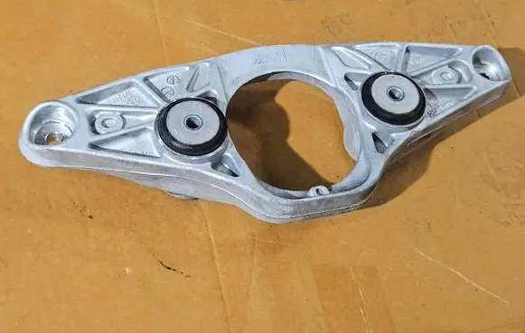 BMW M6 Rear differential/diff mount bracket 2284474