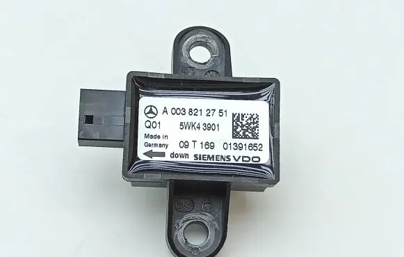 Mercedes-Benz R W251 Airbag deployment crash/impact sensor A0038212751 5WK43901 01391652