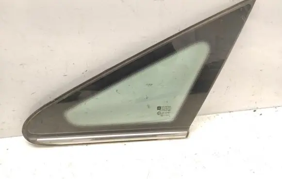 Opel Zafira B Front triangle window/glass 13123922 43R007951 AS2