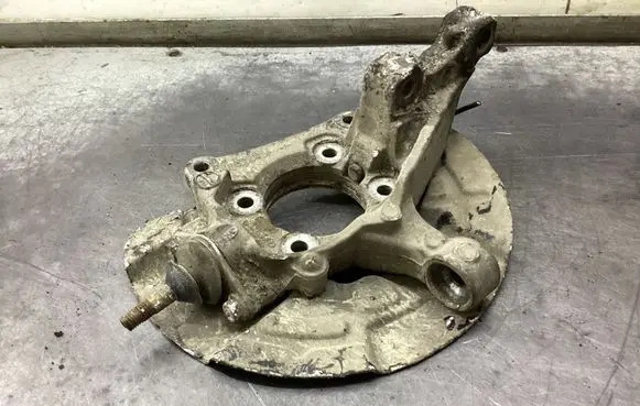 Volvo V70 Front wheel hub 9461944