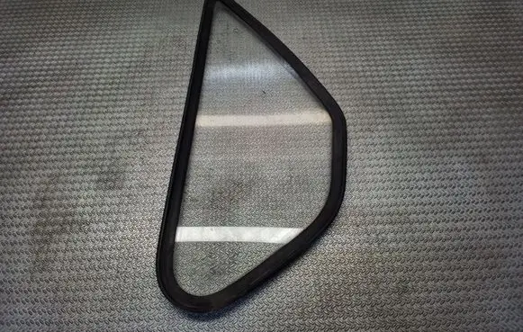 Renault Master I Front door vent window glass four-door 