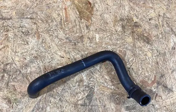 Porsche Macan (95B) Intercooler pipe mounting bracket 95b819374d