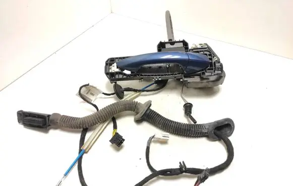 Mercedes-Benz B W246 W242 Front door lock A2047601634