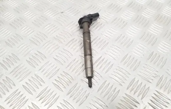 KIA Sorento Fuel injector 338002F000