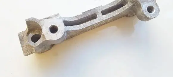 Toyota RAV 4 (XA30) Engine mounting bracket