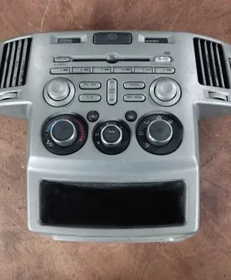 Mitsubishi Endeavor Radio/CD/DVD/GPS head unit MR576015ZZ