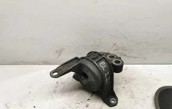 Opel Zafira B Engine mount bracket 9227958