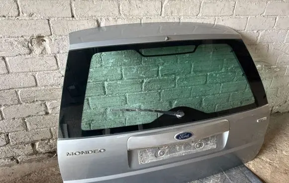Ford Mondeo Mk III Tailgate/trunk/boot lid