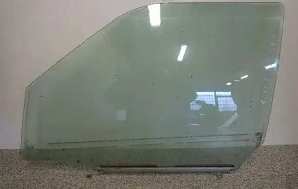 Suzuki Swift I Sliding door window/glass 