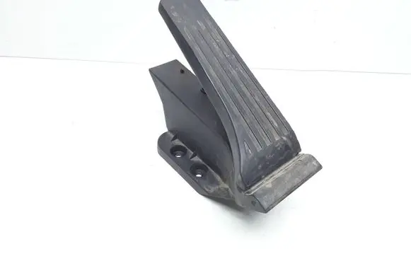 Mercedes-Benz E W212 Accelerator throttle pedal A2043000004