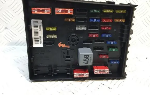 Volkswagen PASSAT B6 Fuse module 3C0937125