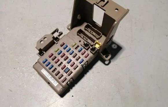 Subaru Impreza IV Fuse module 82201FJ100