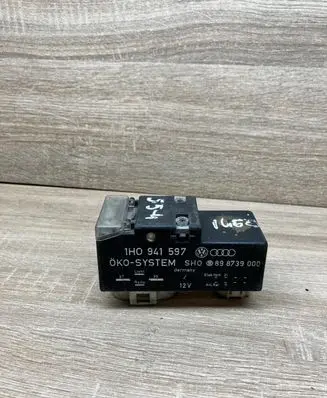 Volkswagen Golf III Coolant fan relay 1H0941597 898739000