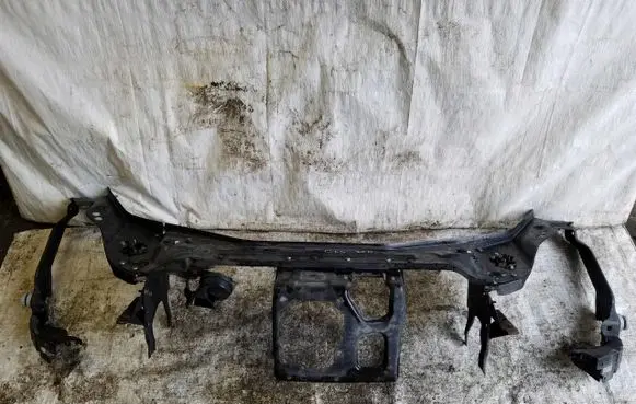 Mercedes-Benz CLS C219 Radiator support slam panel